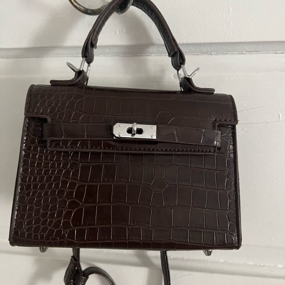 Elegant Brown Crocodile-Embossed Handbag